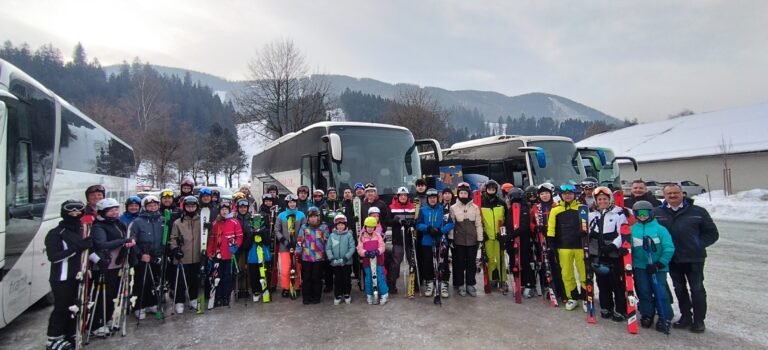 Sonnenschein und Pistengaudi: FF-Skiausflug nach Hinterstoder Sonnenschein und Pistengaudi: FF-Skiausflug nach Hinterstoder