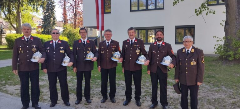 Gemeinsame Florianifeier der Pfarren Puch, Buchbach und Waidhofen Gemeinsame Florianifeier der Pfarren Puch, Buchbach und Waidhofen